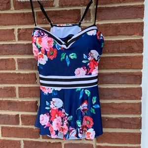 NWOT Bathing suit top